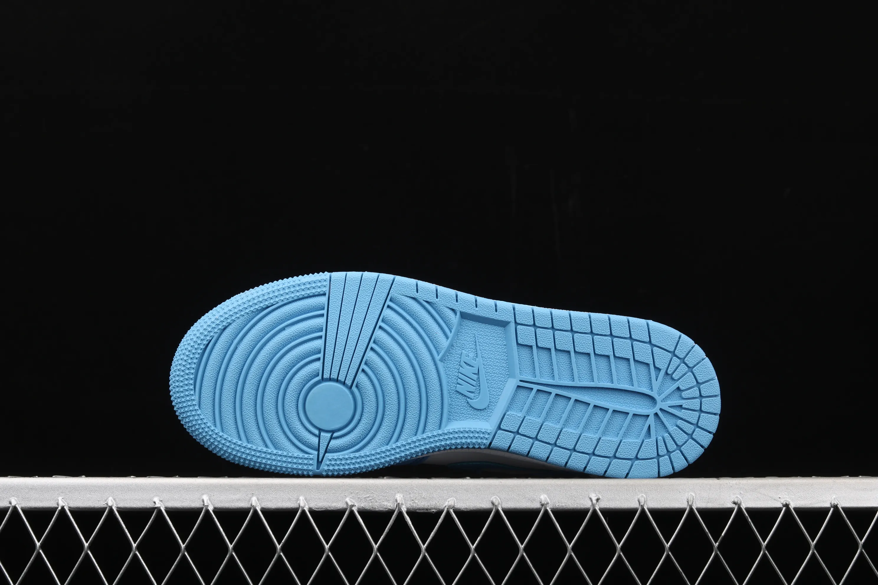 All categories Air Jordan Jordan series basketball shoes Air Jordan 1 Mid Air Jordan 1 Mid AJ1 Joe 1 white and blue 554724-106